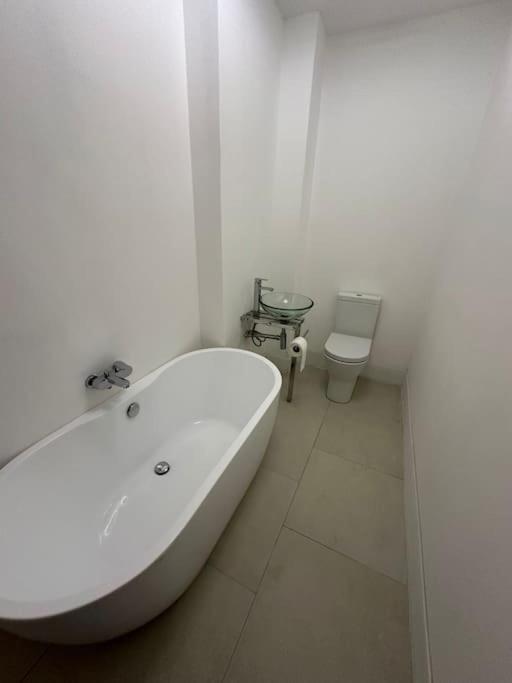 2 Bedroom Flat Wembley Apartamento *