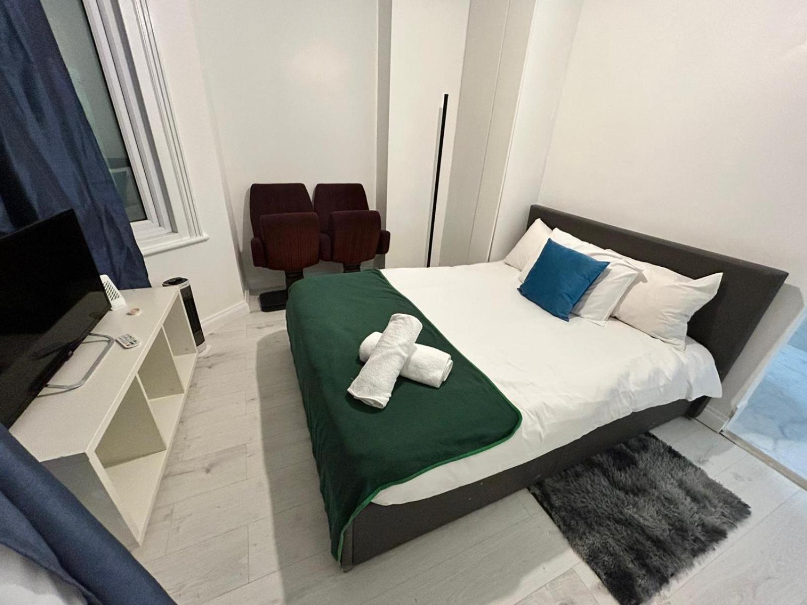 2 Bedroom Flat Wembley * Londres