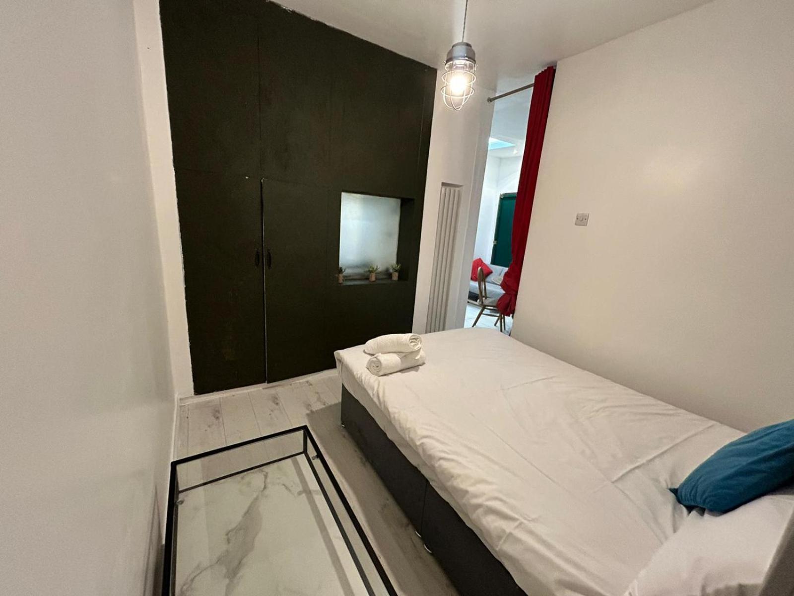 2 Bedroom Flat Wembley * Londres